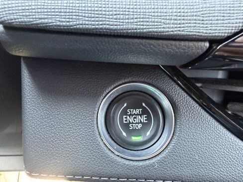 Used 2025 Buick Enclave Preferred AWD/4WD image 23