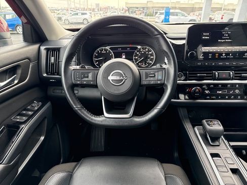 Used 2023 Nissan Pathfinder SL image 17