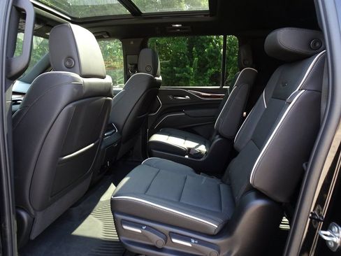 Certified 2024 Cadillac Escalade ESV Premium Luxury AWD/4WD image 14