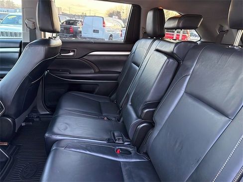 Used 2018 Toyota Highlander XLE image 20