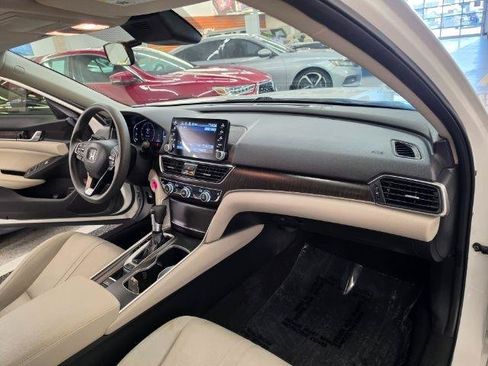Used 2019 Honda Accord EX image 8