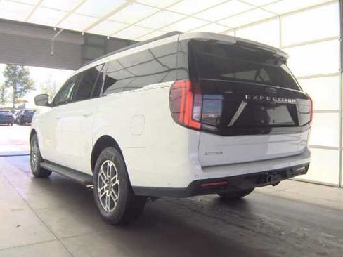Used 2025 Ford Expedition Max Active RWD image 5