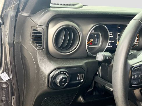 Used 2023 Jeep Gladiator Sport AWD/4WD image 10