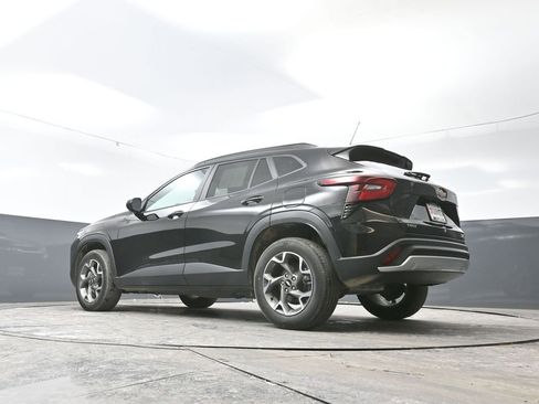 Used 2025 Chevrolet Trax LT image 53