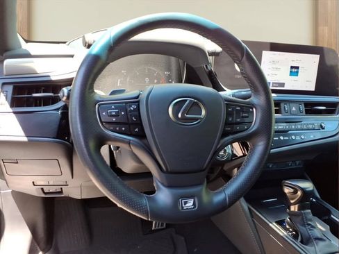 Used 2023 Lexus ES 350 F Sport w/ Accessory Package (Z2) FWD image 3