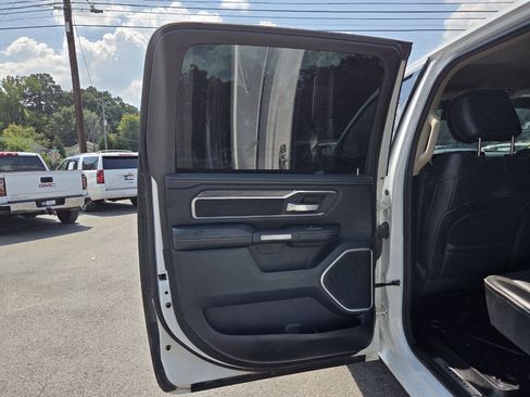 Used 2020 RAM 1500 Laramie AWD/4WD image 18
