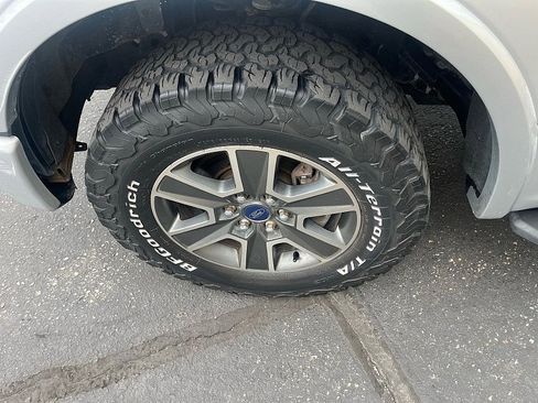 Used 2015 Ford F150 XLT w/ Equipment Group 302A Luxury AWD/4WD image 13