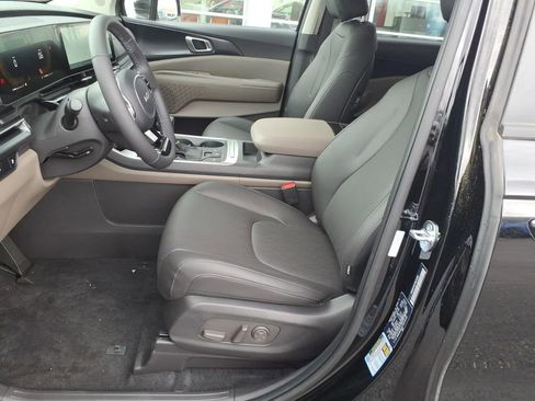 New 2026 Kia Carnival FWD image 14