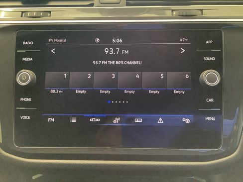 Used 2022 Volkswagen Tiguan SE image 11