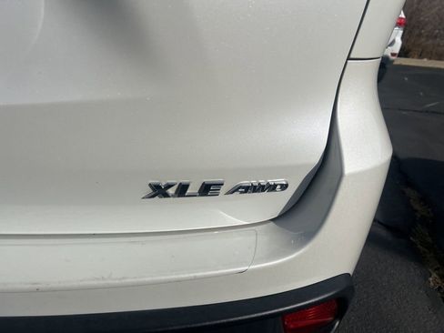 Used 2017 Toyota Highlander XLE image 14