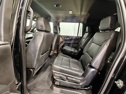 Used 2022 Chevrolet Suburban LT w/ Luxury Package AWD/4WD image 31