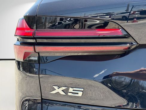 Used 2025 BMW X5 xDrive40i w/ M Sport Package AWD/4WD image 10