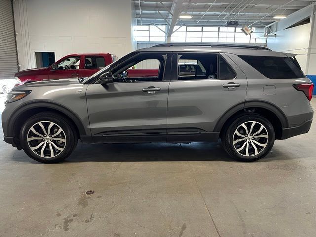 Used 2025 Ford Explorer ST-Line AWD/4WD image 6