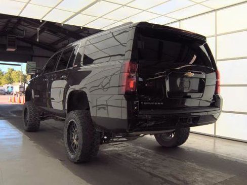 Used 2018 Chevrolet Suburban LT image 7