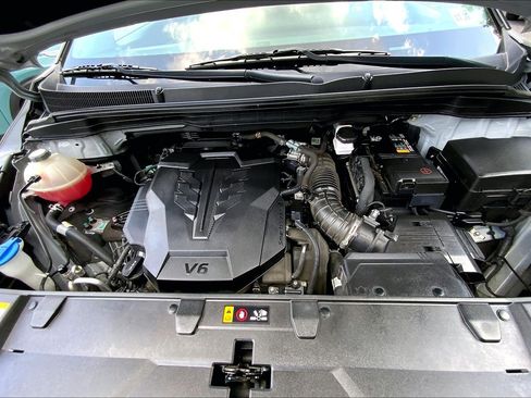 Used 2024 Kia Carnival EX FWD image 11