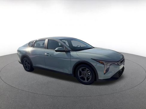 Used 2025 Kia K4 LXS image 2