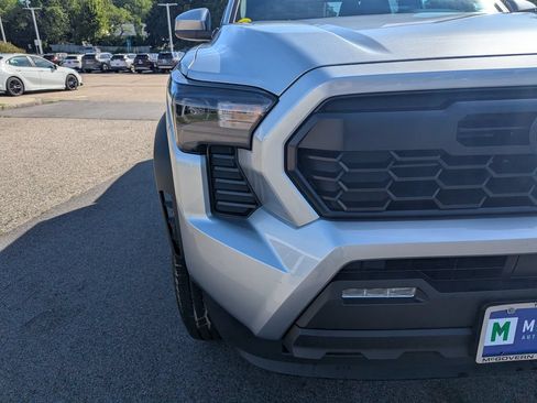 Used 2025 Toyota Tacoma TRD Off-Road AWD/4WD image 10