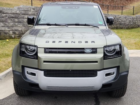 Used 2025 Land Rover Defender 130 S image 8