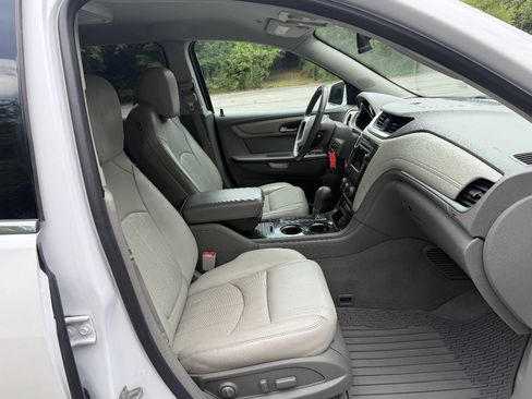 Used 2016 Chevrolet Traverse LTZ FWD image 13