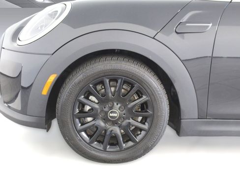 Used 2023 MINI Cooper 2-Door Hardtop w/ Signature Upholstery Package image 23