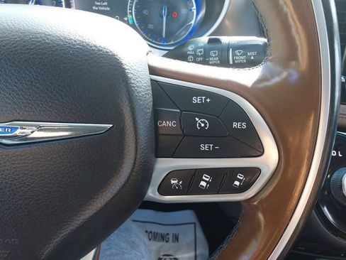 Used 2017 Chrysler Pacifica Limited w/ UConnect Theater Package FWD image 19