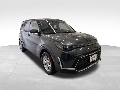 Used 2025 Kia Soul LX w/ LX Technology Package FWD image 7