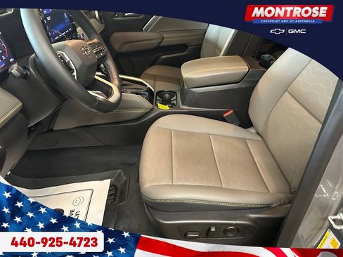 Used 2025 Chevrolet Colorado ZR2 w/ Technology Package AWD/4WD image 11