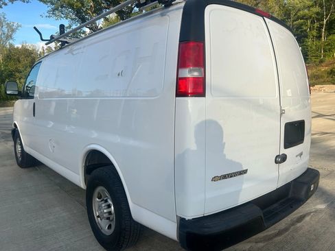 Used 2017 Chevrolet Express 2500 image 7