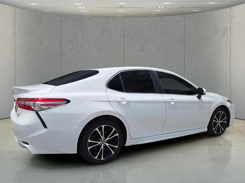 Used 2018 Toyota Camry SE FWD image 4