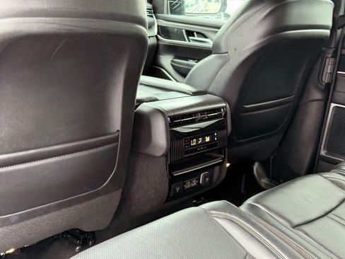 Used 2023 Jeep Wagoneer L Series II AWD/4WD image 26