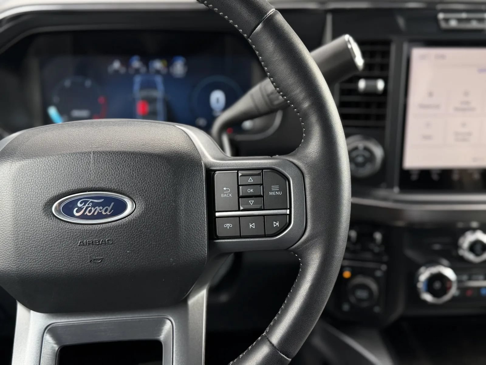 Used 2024 Ford F250 Lariat w/ Lariat Ultimate Package AWD/4WD image 25