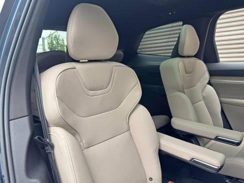 Used 2025 Volvo EX90 Ultra AWD/4WD image 38