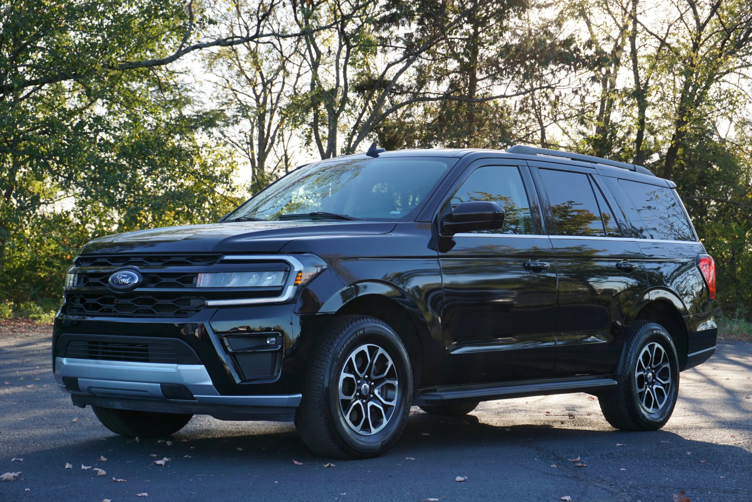 Used 2024 Ford Expedition XLT RWD image 1