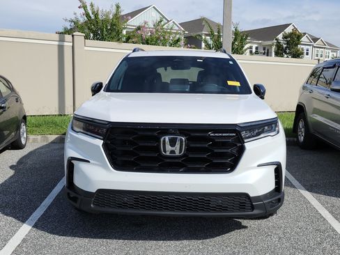 Used 2025 Honda Pilot Black Edition image 15