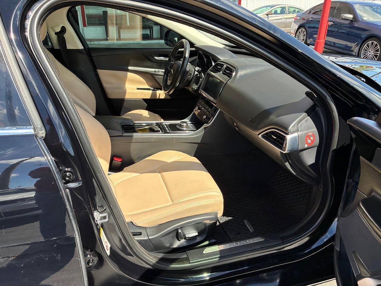 Used 2019 Jaguar XE Premium RWD image 14