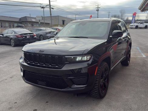 Used 2023 Jeep Grand Cherokee Altitude image 5