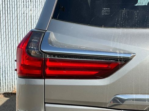 Used 2021 Lexus LX 570 4WD w/ Luxury Package image 23
