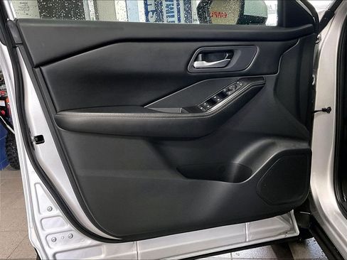 Used 2025 Nissan Rogue SV AWD/4WD image 9