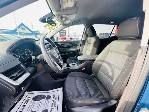 Used 2024 GMC Terrain SLE w/ Driver Convenience Package image 18
