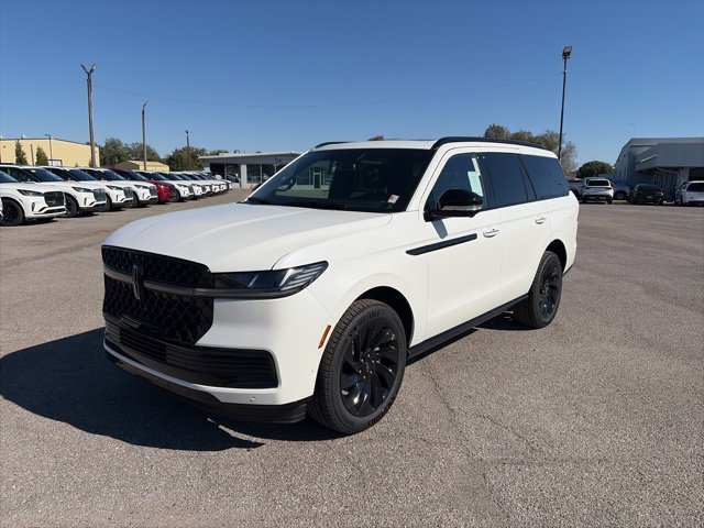 New 2025 Lincoln Navigator Reserve w/ Jet Appearance Package AWD/4WD image 2