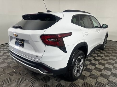 Used 2024 Chevrolet Trax LT FWD image 5