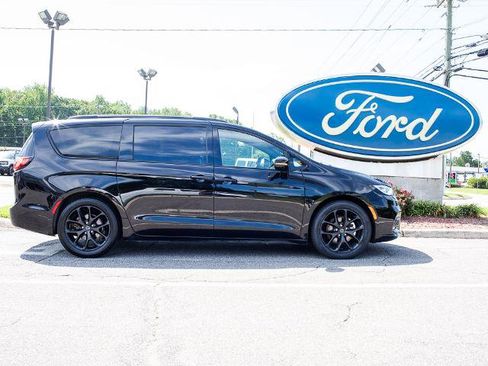 Used 2025 Chrysler Pacifica Limited FWD image 1