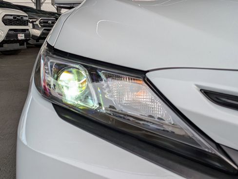 Used 2024 Toyota Camry SE image 6