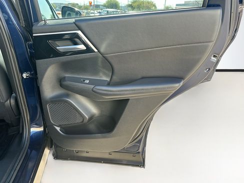 Used 2024 Mitsubishi Outlander SE image 30