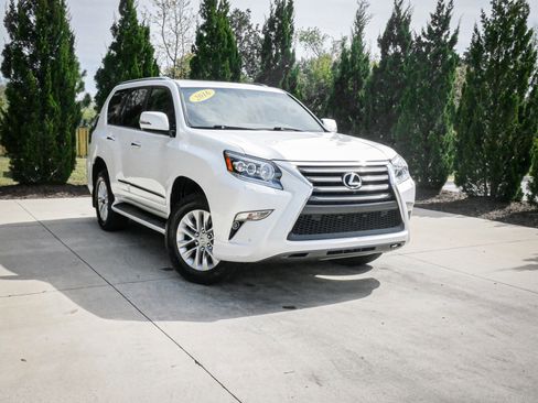 Used 2016 Lexus GX 460 w/ Premium Package image 2