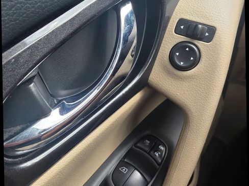 Used 2018 Nissan Rogue SV image 21