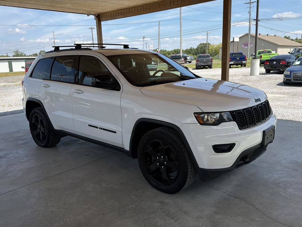 Used 2018 Jeep Grand Cherokee Laredo AWD/4WD image 7
