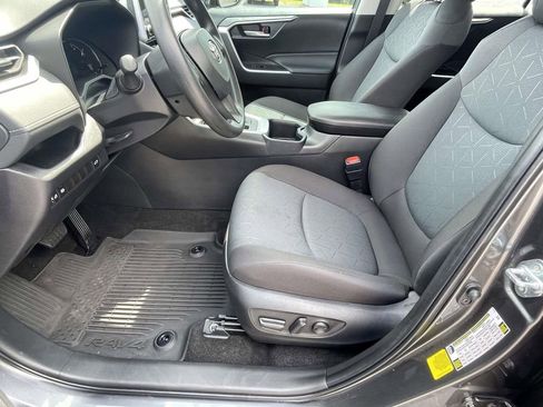Used 2025 Toyota RAV4 XLE w/ Convenience Package FWD image 13
