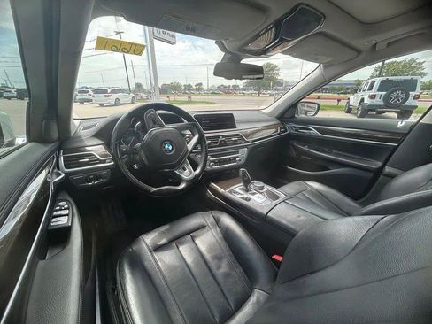 Used 2018 BMW 740i RWD image 9