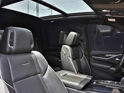 Used 2021 Cadillac Escalade ESV Sport AWD/4WD image 13